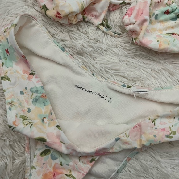 Abercrombie floral Bikini Set with Cover-Up - Picture 4 of 8